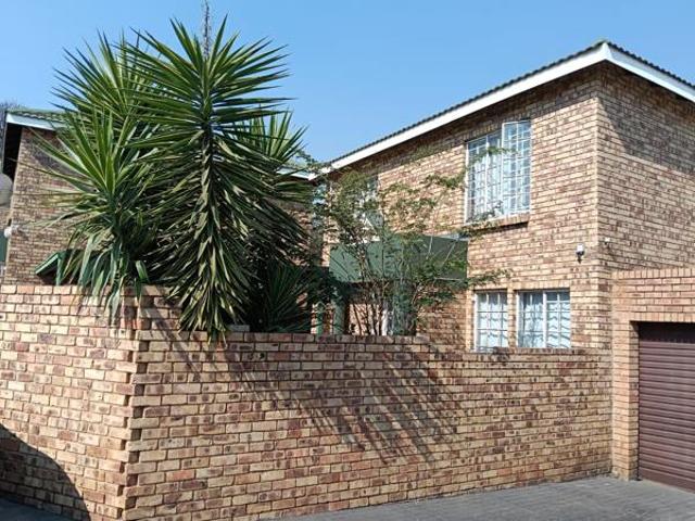 3 Bedroom Duplex in Die Hoewes