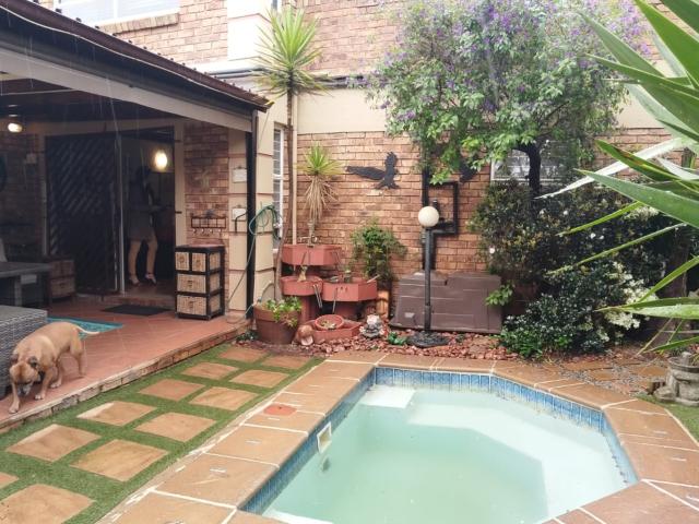 3 Bedroom Duplex in Glen Marais