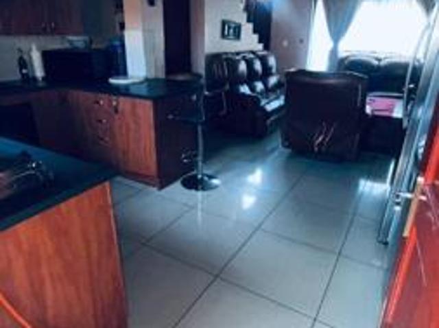 3 Bedroom Duplex in Heuwelsig Estate