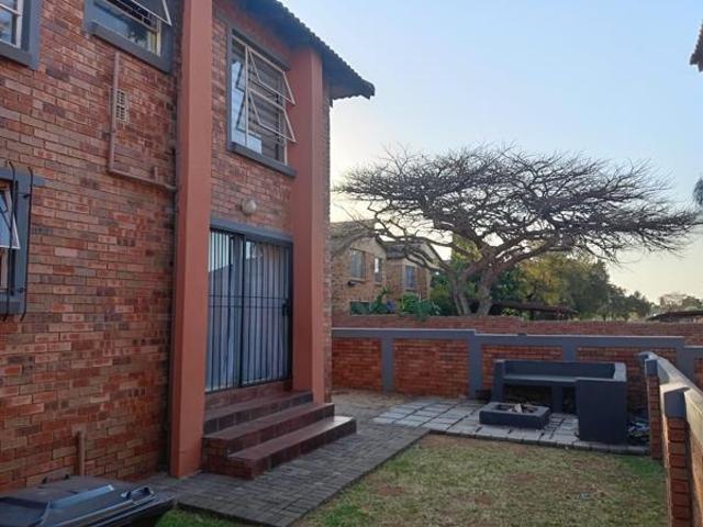 3 Bedroom Duplex in Heuwelsig Estate