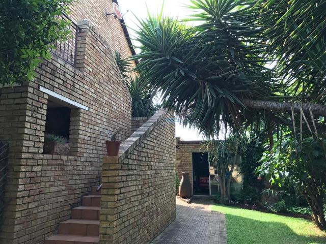 3 Bedroom Duplex in Heuwelsig Estate