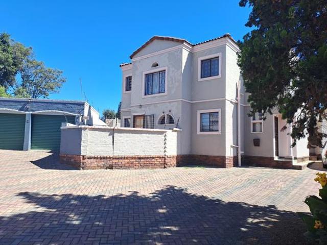 3 Bedroom Duplex in Jordaan park