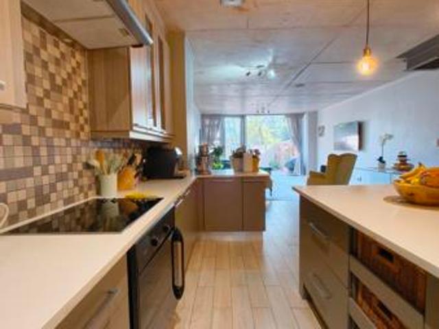 3 Bedroom Duplex in Lynnwood Manor