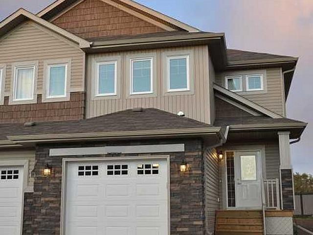 3 bedroom Duplex In Langdale, Windermere – Fenced Yard, Attached