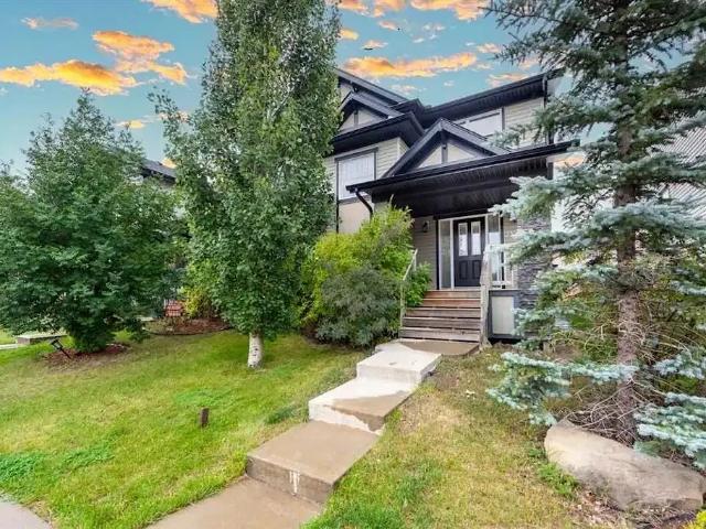 3 Bedroom Duplex in Panorama NW Calgary Location