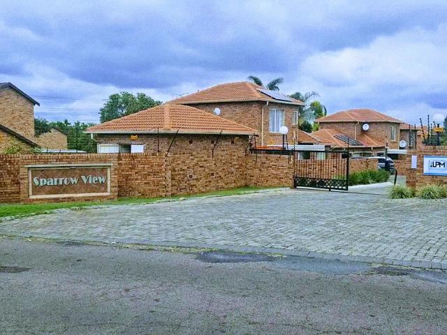 3 Bedroom Duplex in Rooihuiskraal North