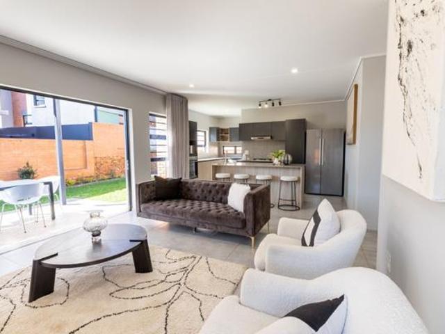 3 Bedroom Duplex in Rooihuiskraal North