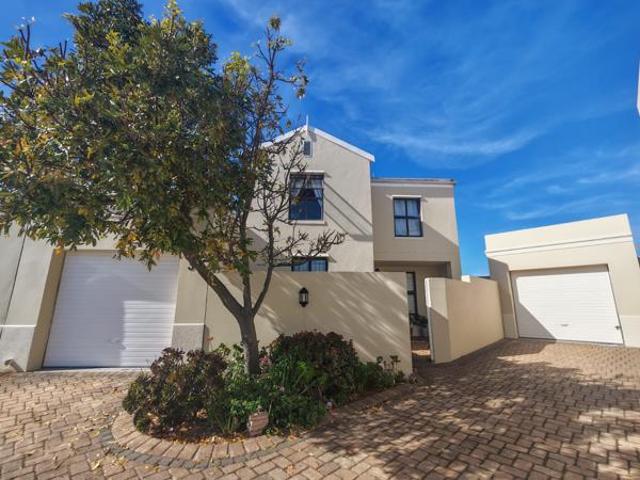 3 Bedroom Duplex in Royal Ascot