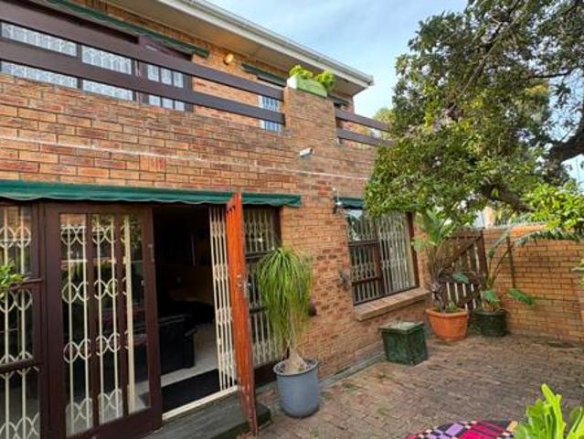 3 Bedroom Townhouse in Table View