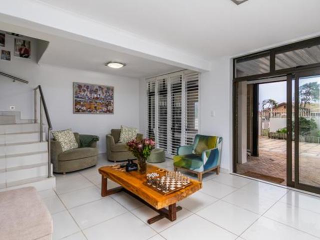 3 Bedroom Duplex in Table View