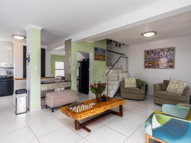 3 Bedroom Duplex in Table View