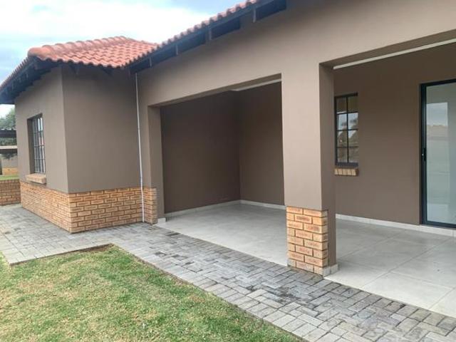 3 Bedroom Duplex in Waterkloof AH