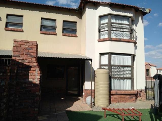 3 Bedroom Duplex in Waterval East