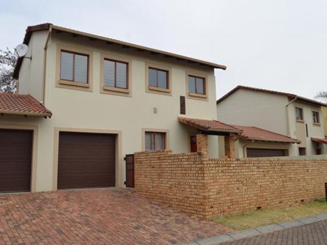 3 Bedroom Duplex in Willowbrook