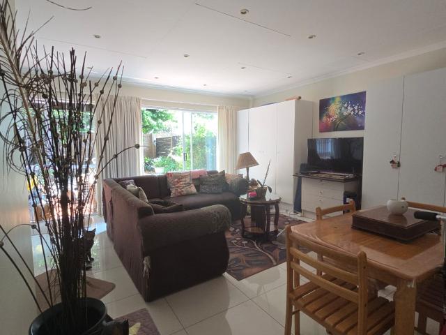 3 Bedroom Duplex To Let in Bedford Gardens