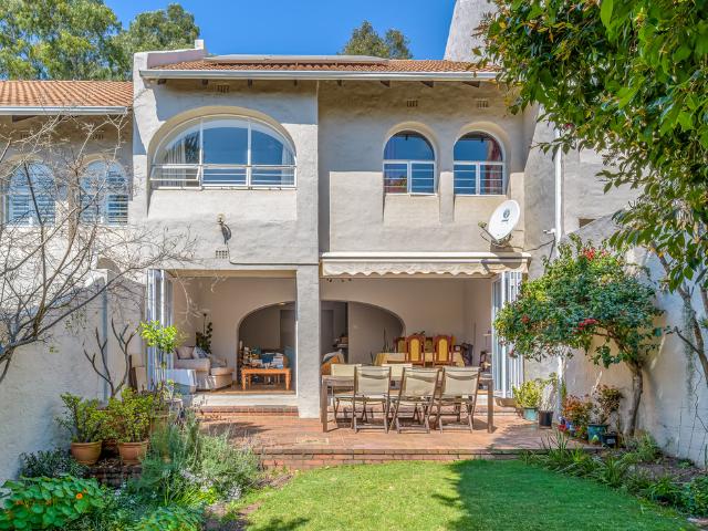 3 Bedroom Duplex To Let in Bordeaux
