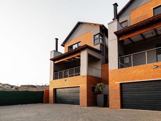 3 Bedroom Duplex To Let in Olympus AH