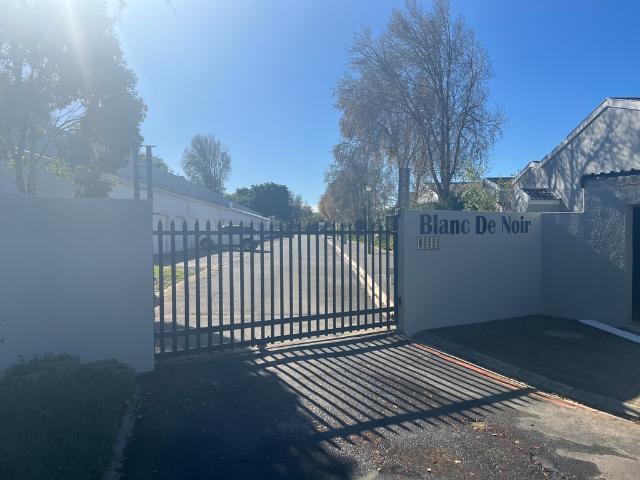 3 Bedroom Duplex To Let in Oude Westhof