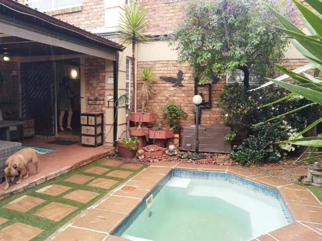 3 Bedroom Duplex to Rent in Glen Marais