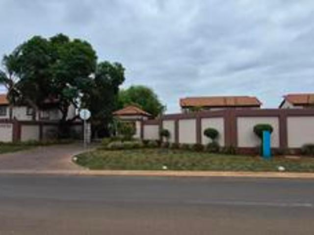 3 bedroom duplex to rent in deo clem.
