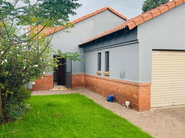 3 Bedroom duplex townhouse freehold to rent in Reyno Ridge, Witbank