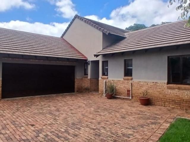3 Bedroom duplex townhouse freehold to rent in Willowbrook, Roodepoort