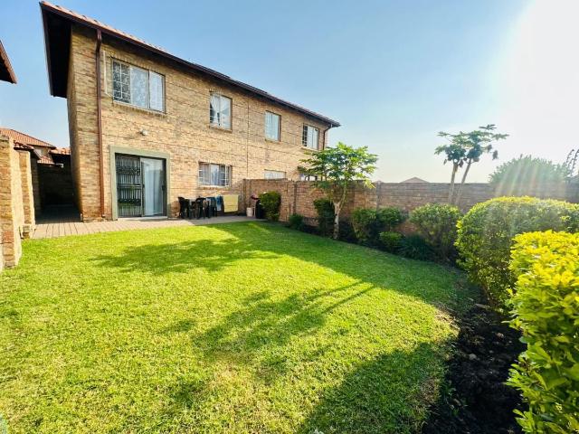 3 Bedroom duplex townhouse sectional for sale in Annlin, Pretoria