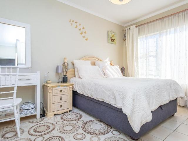 2 Bedroom townhouse sectional for sale in Fourways, Sandton