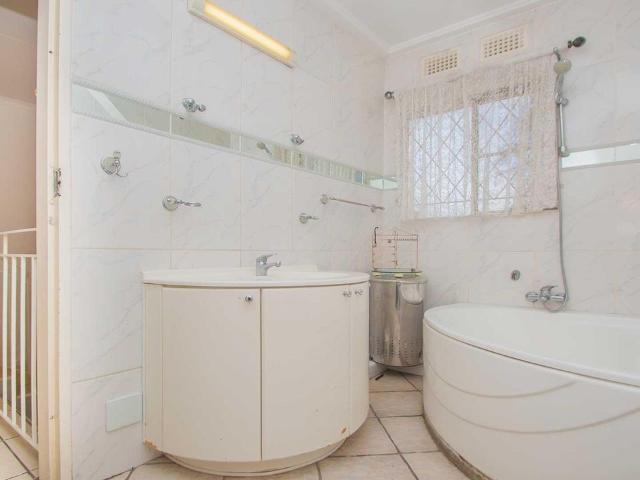 3 Bedroom duplex townhouse sectional for sale in Florida Park, Roodepoort