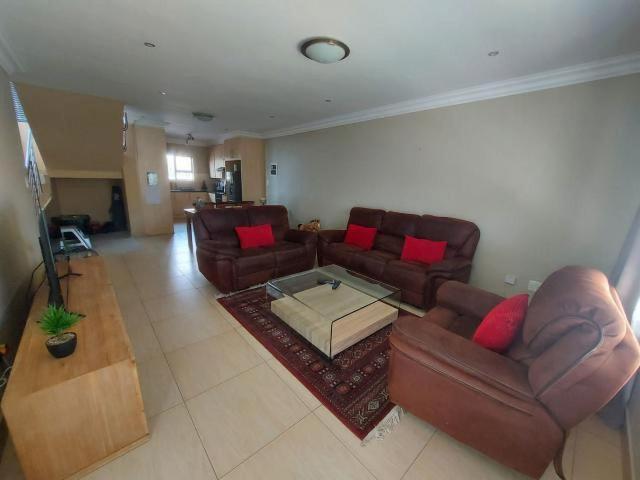 3 Bedroom duplex townhouse sectional for sale in Hillside, Bloemfontein