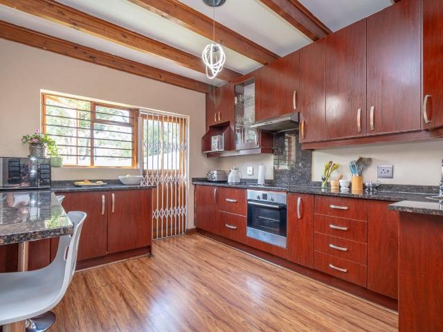 3 Bedroom duplex townhouse sectional for sale in Magaliessig, Sandton