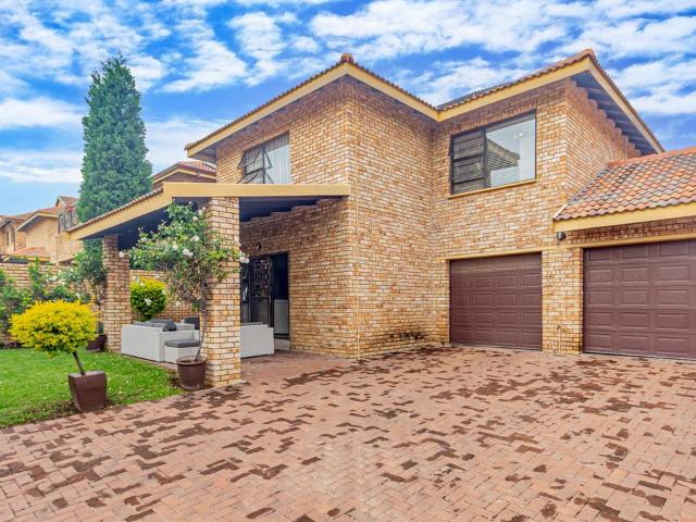 3 Bedroom duplex townhouse sectional for sale in North Riding, Randburg