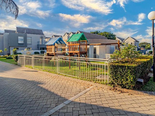 3 Bedroom duplex townhouse sectional for sale in North Riding, Randburg