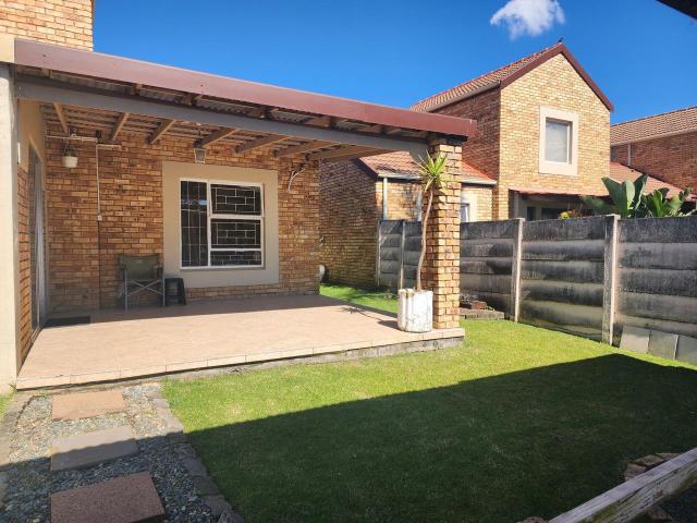 3 Bedroom duplex townhouse sectional for sale in Wilgeheuwel, Roodepoort