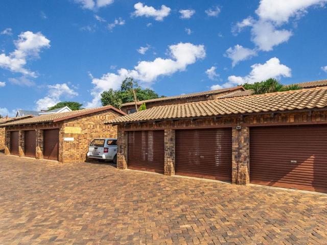 3 Bedroom duplex townhouse sectional for sale in Windsor West, Randburg