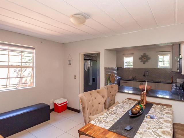 3 Bedroom duplex townhouse sectional for sale in Windsor East, Randburg
