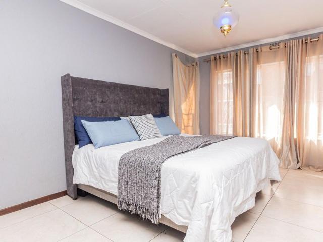 3 Bedroom duplex townhouse sectional for sale in Windsor East, Randburg