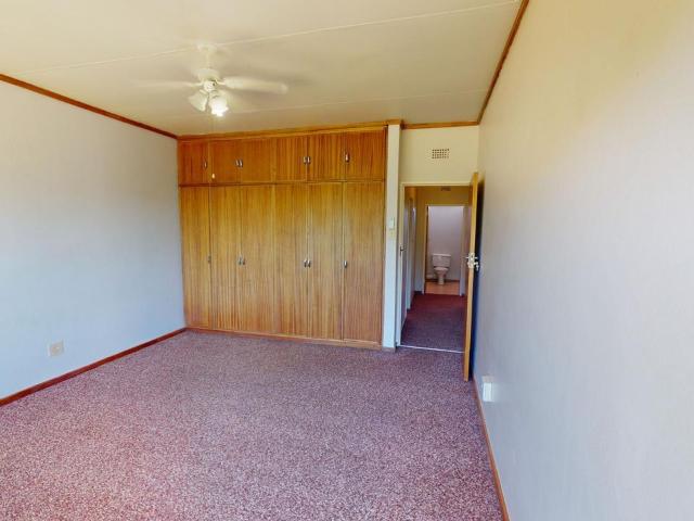 3 Bedroom duplex townhouse sectional for sale in Upington Central