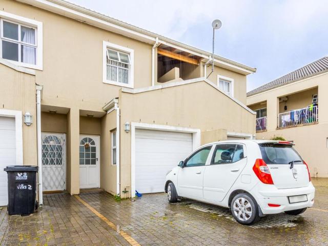 3 Bedroom duplex townhouse sectional rented in Paarl South