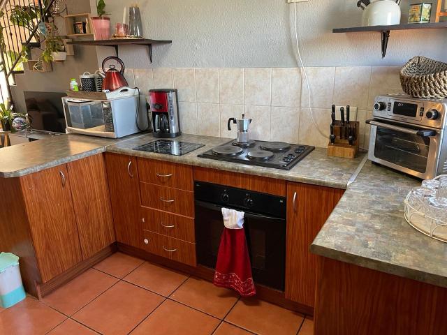 3 Bedroom duplex townhouse sectional rented in Wilgeheuwel, Roodepoort