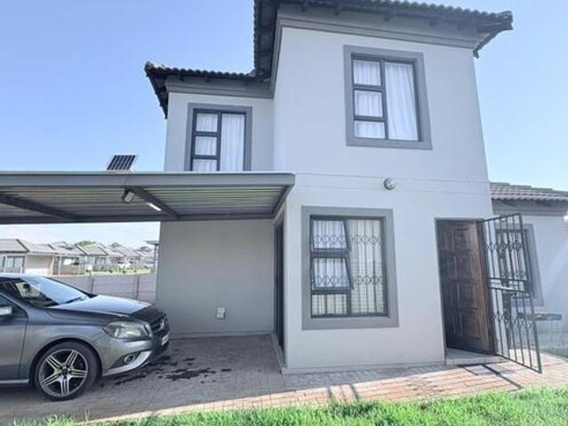 3 Bedroom duplex townhouse sectional to rent in Theresapark, Akasia