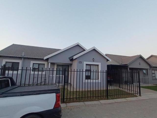3 Bedroom duplex townhouse sectional to rent in Arcata Estate, Bloemfontein