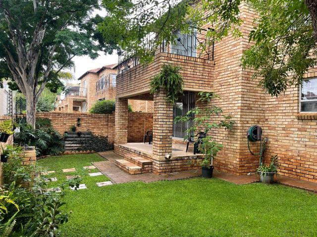 3 Bedroom duplex townhouse sectional to rent in Little Falls, Roodepoort