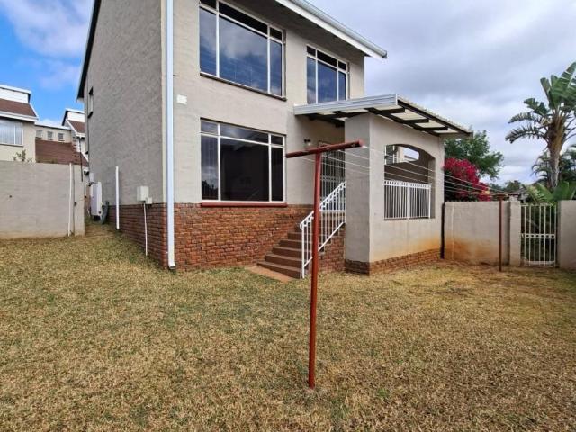 3 Bedroom duplex townhouse sectional to rent in Magalieskruin, Pretoria