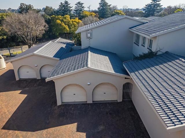 3 Bedroom duplex townhouse sectional to rent in Morningside Manor, Sandton