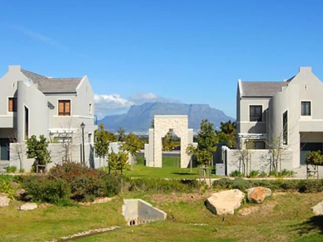 3 Bedroom duplex townhouse sectional to rent in Plattekloof 3, Parow