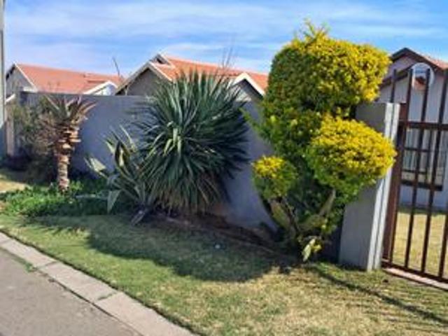 3 bedroom family home for sasle in f.