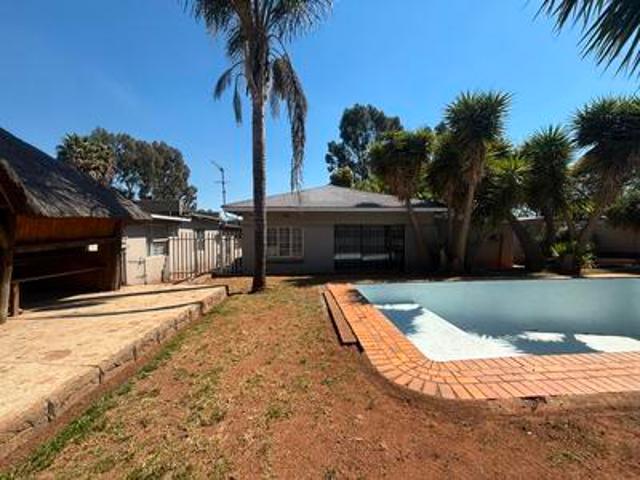 3 bedroom family home with 1 bedroom.