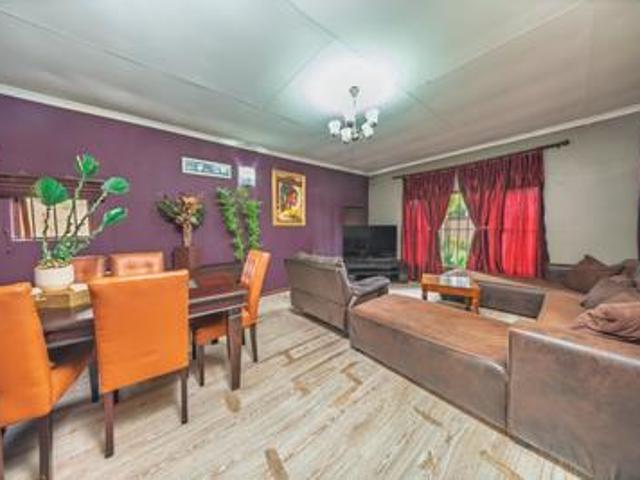 3 bedroom family home with a separat.