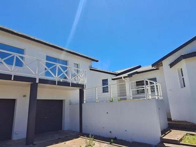 3 Bedroom Family home with distant sea views for sale in Stilbaai Wes
